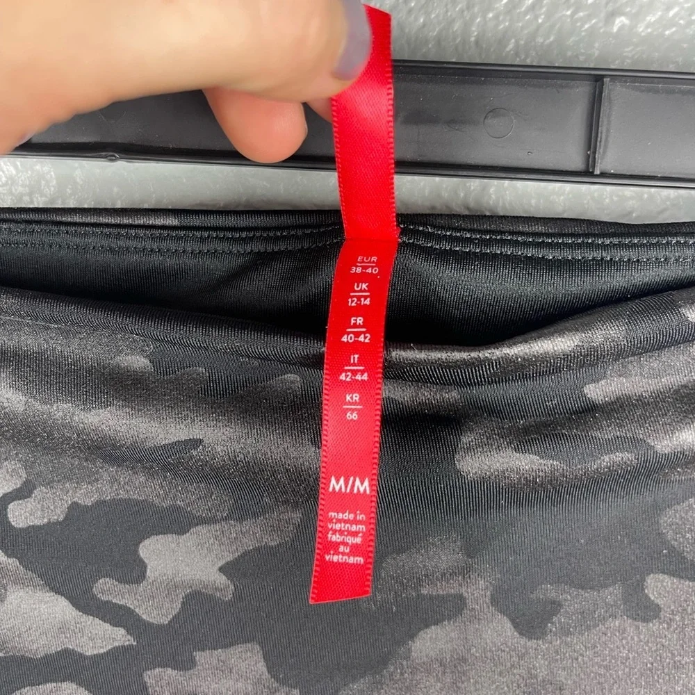 Spanx Faux Leather Camo-Print High Waisted Black Metallic Leggings Womens M - Picture 5 of 8